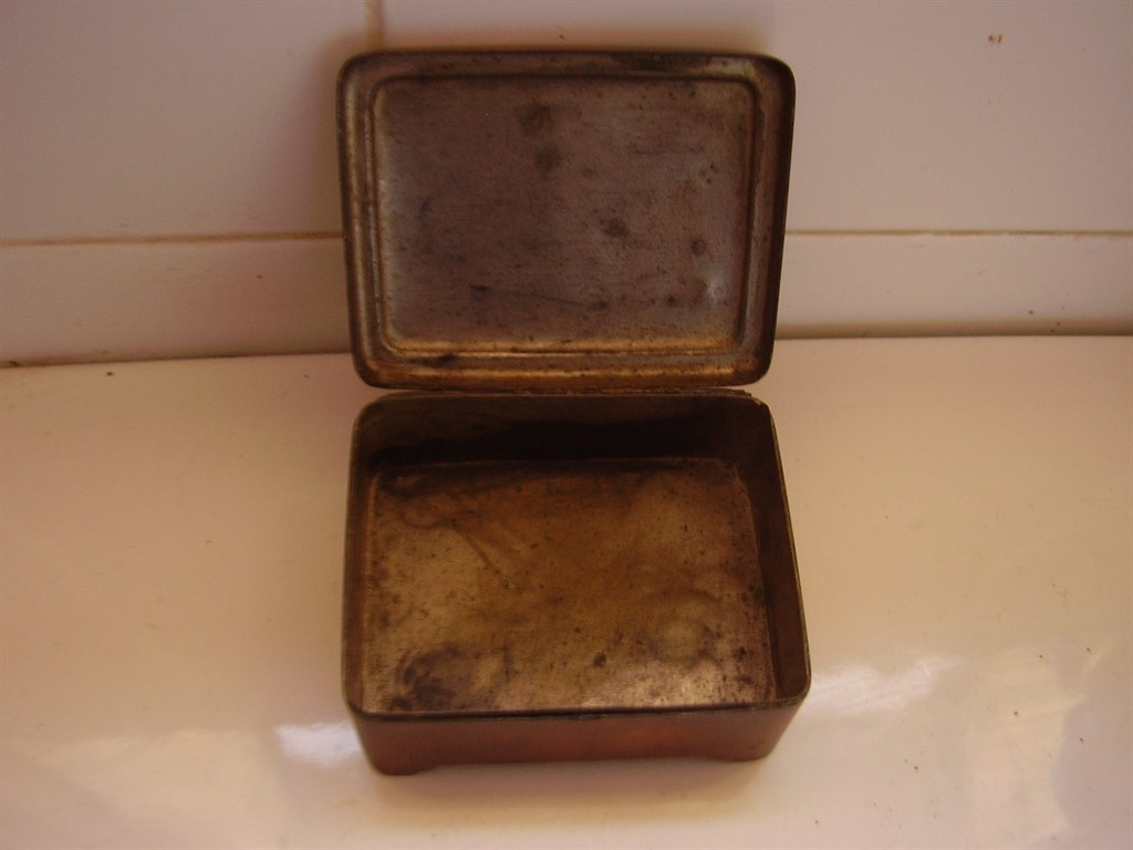 Rare Japanese bronze and copper snuff or trinket box circa 1900 - Image 3