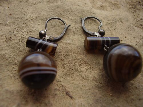 A matching pair of Victorian Scottish agate earrings 